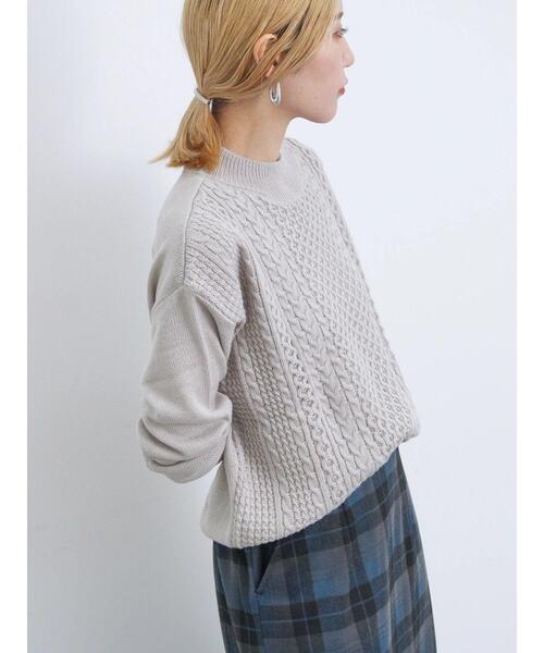 Samansa Mos2 blue（サマンサモスモスブルー）の「【マシンウォッシャブル】ケーブルニットプルオーバー（ニット/セーター・レディース・ベージュ/オフホワイト/ブルー/グレー/イエロー・F）」の18枚目の写真
