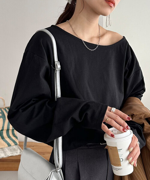 DISCOAT(ディスコート)の「【新色追加!/WEB限定】2WAYワンショルプルオーバー(Tシャツ/カットソー・レディース・ネイビー/ブラック/ピンク系その他/ホワイト系その他/レッド/ピンク/ライトグレー/オフホワイト/チャコールグレー/ブラック系その他/ブラウン/ダークブルー/モカ/アイボリー・MEDIUM)」の4枚目の写真
