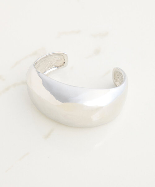 PAPILLONNER（パピヨネ）の「ボリュームバングル（バングル/リストバンド・レディース・シルバー・FREE）」の8枚目の写真