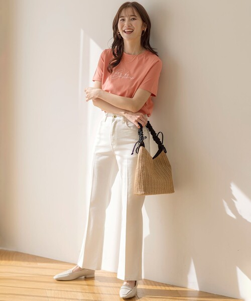 ANY SIS（エニィスィス）の「【美Denimシリーズ】センタープレスセミフレア デニム（デニムパンツ・レディース・ホワイト系/ダルブルー系/スカイブルー系・3/2/1）」の13枚目の写真