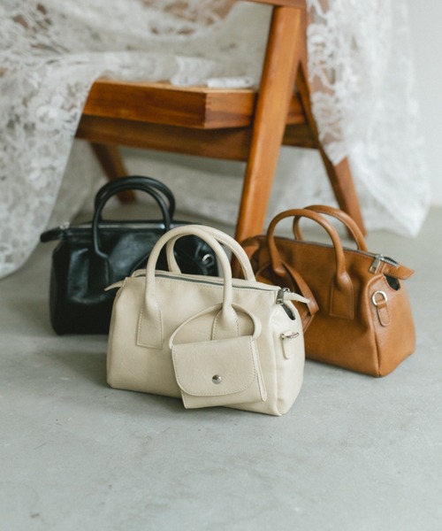 ECREL（エクレール）の「チャームセットミニボストン / 500mlペットボトル収納可能（ボストンバッグ・レディース・アイボリー/ブラック/キャメル・FREE）」の4枚目の写真