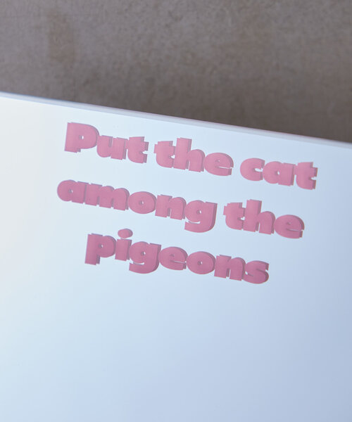 BIRTHDAY BAR（バースデイバー）の「Pechanko Cats　インテリアミラー（ミラー・レディース・ブルー・0）」の4枚目の写真