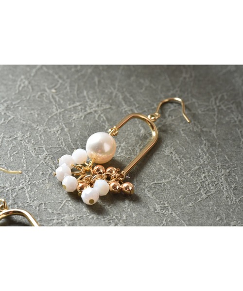 tone（トーン）の「【Astyle】淡水パールモビールステンレスピアス(MA)（ピアス（両耳用）・レディース・ゴールド・FREE）」の3枚目の写真