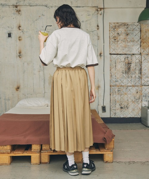 MONO-MART LADY'S（モノマートレディース）の「アソート プリーツ フレア ロングスカート（スカート・レディース・ブラック/ベージュ/ネイビー/ブラウン/ブルー・FREE）」の18枚目の写真