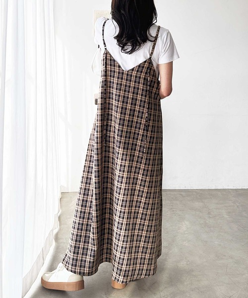 GeeRA(ジーラ)の「チェックフレアーボリュームキャミワンピース(ワンピース・レディース・ネイビー/ブラウン・LARGE/MEDIUM)」の4枚目の写真
