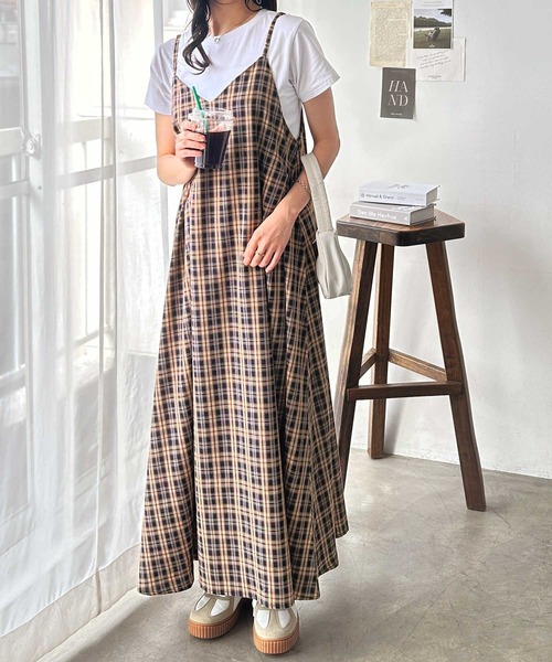 GeeRA(ジーラ)の「チェックフレアーボリュームキャミワンピース(ワンピース・レディース・ネイビー/ブラウン・LARGE/MEDIUM)」の10枚目の写真