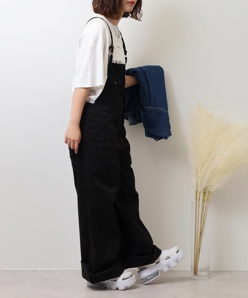 atONE(アットワン)の「ツイルサロペットワイドパンツ(サロペット/オーバーオール・レディース・カーキ/ベージュ/ブラック・M/4L/3L/LL/L)」の17枚目の写真