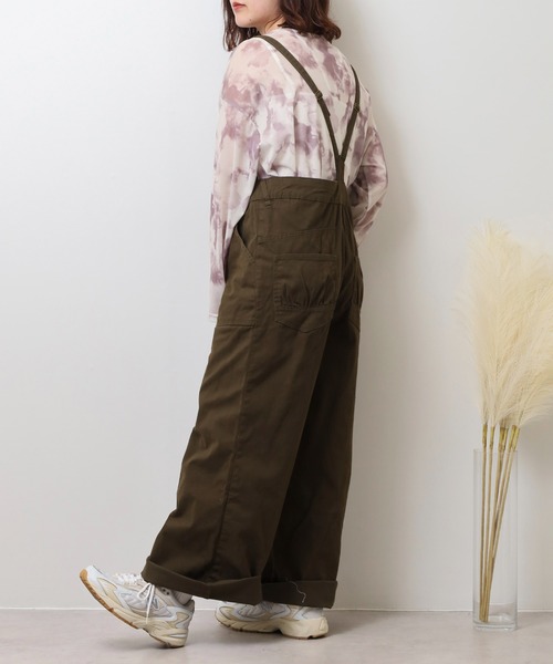 atONE(アットワン)の「ツイルサロペットワイドパンツ(サロペット/オーバーオール・レディース・カーキ/ベージュ/ブラック・M/4L/3L/LL/L)」の4枚目の写真