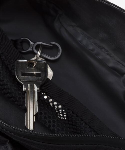 THE NORTH FACE（ザノースフェイス）の「THE NORTH FACE　WP Shoulder Pocket（ショルダーバッグ・メンズ・グレー/ブラック・ONE）」の5枚目の写真