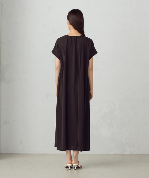 COMME CA ISM(コムサイズム)の「ギャザーワンピース(ワンピース・レディース・ブラウン/ネイビー/ブラック・MEDIUM/LARGE)」の16枚目の写真