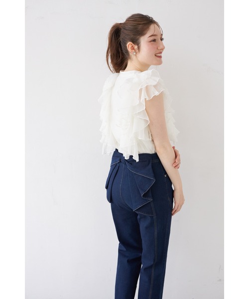 tocco closet(トッコ クローゼット)の「パール釦ラッフルフリルシアーブラウス(シャツ/ブラウス・レディース・ブラック/オフホワイト/ブルー・M)」の9枚目の写真