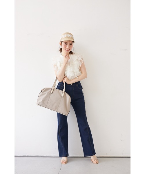 tocco closet(トッコ クローゼット)の「パール釦ラッフルフリルシアーブラウス(シャツ/ブラウス・レディース・ブラック/オフホワイト/ブルー・M)」の4枚目の写真
