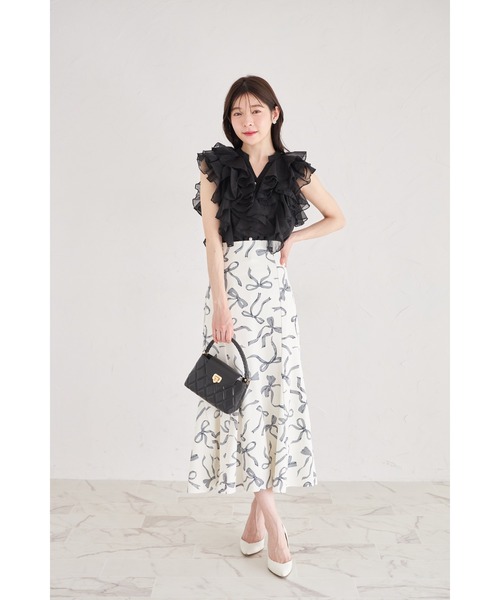 tocco closet(トッコ クローゼット)の「パール釦ラッフルフリルシアーブラウス(シャツ/ブラウス・レディース・ブラック/オフホワイト/ブルー・M)」の10枚目の写真