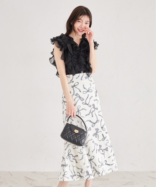 tocco closet(トッコ クローゼット)の「パール釦ラッフルフリルシアーブラウス(シャツ/ブラウス・レディース・ブラック/オフホワイト/ブルー・M)」の12枚目の写真