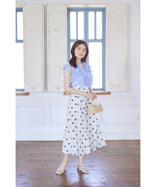 tocco closet(トッコ クローゼット)の「パール釦ラッフルフリルシアーブラウス(シャツ/ブラウス・レディース・ブラック/オフホワイト/ブルー・M)」の18枚目の写真