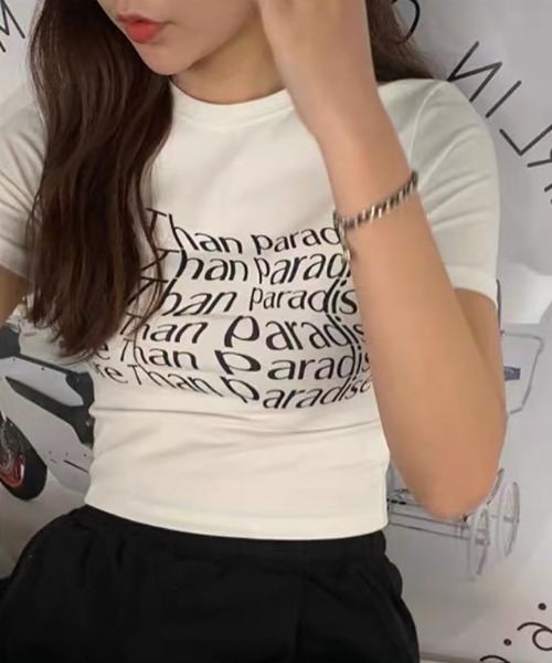 lilful（リルフル）の「ショート丈 ウェーブレタリングロゴ プリントTシャツ（Tシャツ/カットソー・レディース・ブラック/ホワイト・M/S）」の7枚目の写真