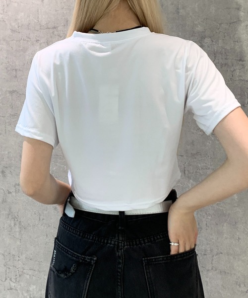 lilful（リルフル）の「ショート丈 ウェーブレタリングロゴ プリントTシャツ（Tシャツ/カットソー・レディース・ブラック/ホワイト・M/S）」の16枚目の写真