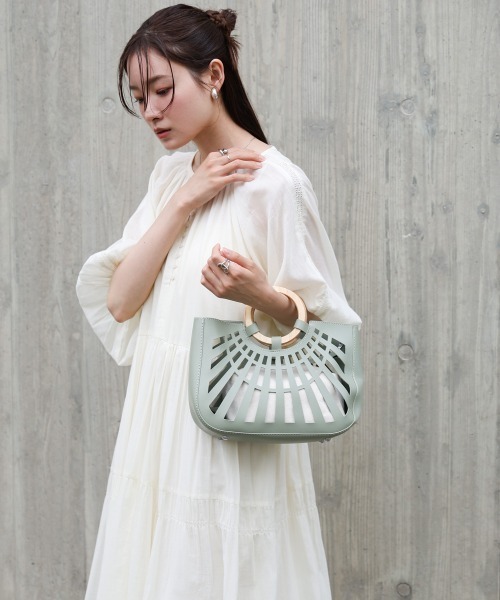 Bab（バブ）の「2WAYポーチ付きニュアンスメッシュバンブーバッグ（トートバッグ・レディース・ベージュ/オフホワイト/グリーン・ONESIZE）」の18枚目の写真