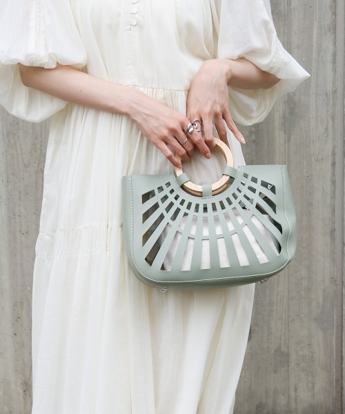 Bab（バブ）の「2WAYポーチ付きニュアンスメッシュバンブーバッグ（トートバッグ・レディース・ベージュ/オフホワイト/グリーン・ONESIZE）」の19枚目の写真