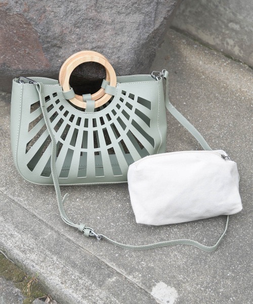 Bab（バブ）の「2WAYポーチ付きニュアンスメッシュバンブーバッグ（トートバッグ・レディース・ベージュ/オフホワイト/グリーン・ONESIZE）」の8枚目の写真
