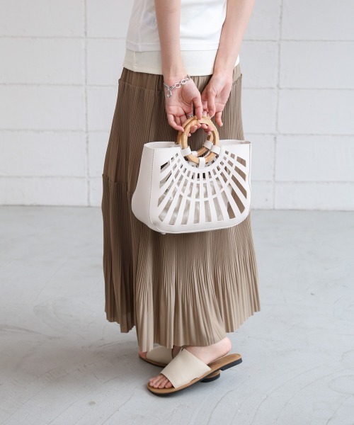 Bab（バブ）の「2WAYポーチ付きニュアンスメッシュバンブーバッグ（トートバッグ・レディース・ベージュ/オフホワイト/グリーン・ONESIZE）」の9枚目の写真