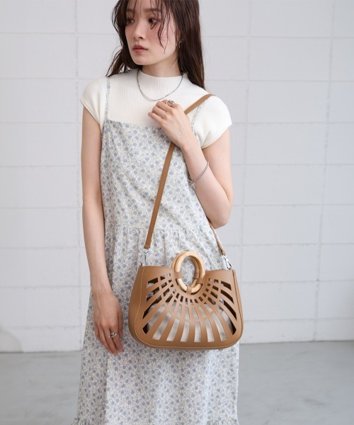 Bab（バブ）の「2WAYポーチ付きニュアンスメッシュバンブーバッグ（トートバッグ・レディース・ベージュ/オフホワイト/グリーン・ONESIZE）」の13枚目の写真
