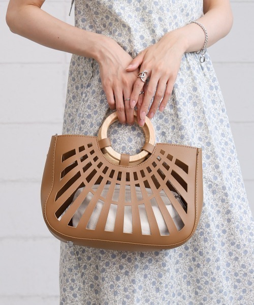Bab（バブ）の「2WAYポーチ付きニュアンスメッシュバンブーバッグ（トートバッグ・レディース・ベージュ/オフホワイト/グリーン・ONESIZE）」の14枚目の写真