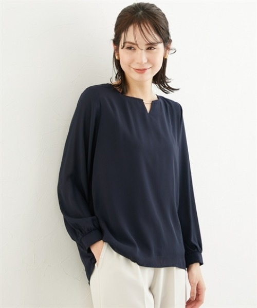 7days Life Styling（セブンデイズライフスタイリング）の「【吸汗速乾カットソー裏地付】シフォンジョーゼット金具付きブラウス<大きいサイズ有>（シャツ/ブラウス・レディース・ライトグレー/ネイビー/オフホワイト/クリーム・LL/3L/S/M/L）」の4枚目の写真