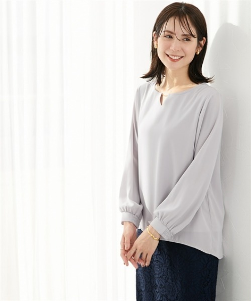 7days Life Styling（セブンデイズライフスタイリング）の「【吸汗速乾カットソー裏地付】シフォンジョーゼット金具付きブラウス<大きいサイズ有>（シャツ/ブラウス・レディース・ライトグレー/ネイビー/オフホワイト/クリーム・LL/3L/S/M/L）」の8枚目の写真