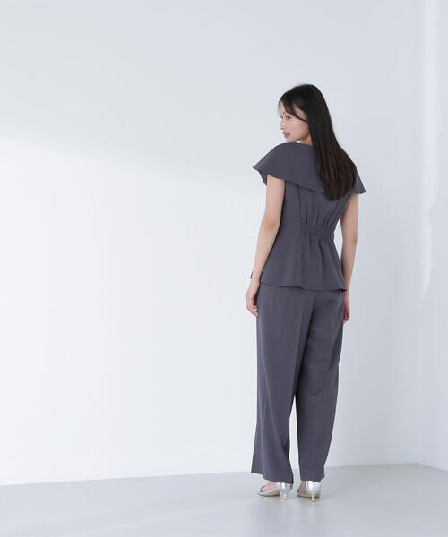 NATURAL BEAUTY BASIC（ナチュラルビューティーベーシック）の「ケープカラーブラウス＆パンツ（パンツドレス・レディース・ベージュ/チャコールグレー・P/S/MEDIUM/SMALL）」の13枚目の写真