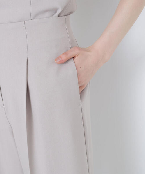 NATURAL BEAUTY BASIC（ナチュラルビューティーベーシック）の「ケープカラーブラウス＆パンツ（パンツドレス・レディース・ベージュ/チャコールグレー・P/S/MEDIUM/SMALL）」の5枚目の写真