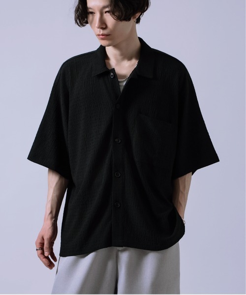 Crownor(クラウノアー)の「プリーツ 半袖シャツ(シャツ/ブラウス・メンズ・ブラウン/ブラック/ブルーグリーン・LARGE/MEDIUM)」の1枚目の写真