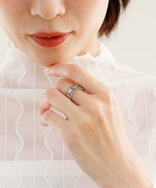 JewCas（ジュアキャス）の「【金属アレルギー対応ノットアレプラス】２WAY　Flora Loopリング/イヤカフ[NOP0121]（リング・レディース・ゴールド/シルバー・FREE）」の5枚目の写真