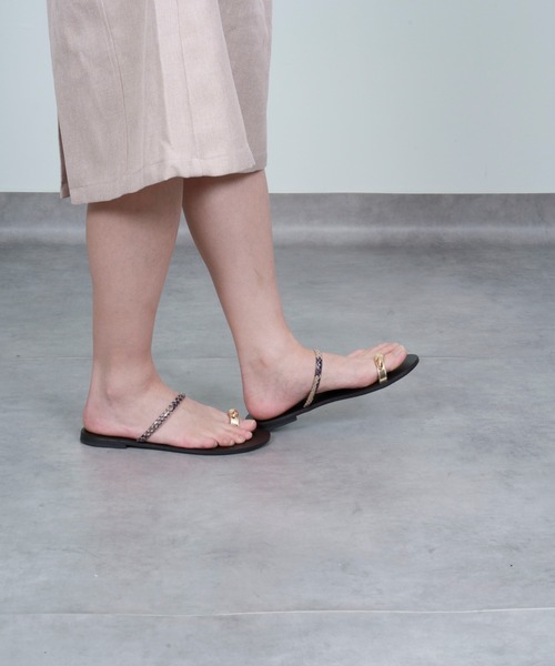 NICOLAS LAINAS(ニコラスライナス)の「【NICOLAS LAINAS】フラット ライントングサンダル(サンダル・レディース・ブラック×ゴールド/ブラック・36/37/38)」の8枚目の写真