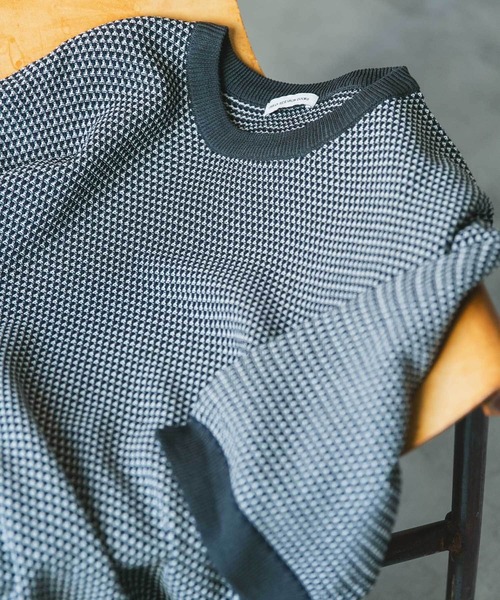 URBAN RESEARCH DOORS（アーバンリサーチドアーズ）の「変形鹿の子ニットTシャツ（Tシャツ/カットソー・メンズ・ダークグレー/ライトグレー・MEDIUM/LARGE）」の2枚目の写真