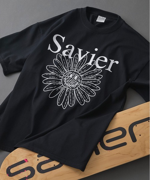 SAVIER(サビアー)の「【SAVIER/サビアー】×【SMILEY FACE/スマイリーフェイス】コラボ フラワープリント Tシャツ オーバーサイズ(Tシャツ/カットソー・メンズ・ホワイト/ブラック・MEDIUM/LARGE)」の1枚目の写真