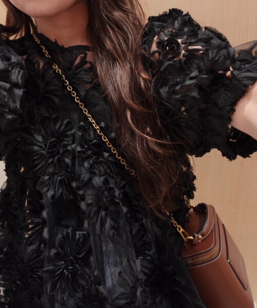 Remind me and forever（リマインドミーアンドフォーエバー）の「【@toitopoooo_____コラボ】花柄チュールブラウス（シャツ/ブラウス・レディース・オフホワイト/ブラック・FREE）」の5枚目の写真