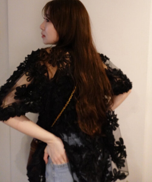 Remind me and forever（リマインドミーアンドフォーエバー）の「【@toitopoooo_____コラボ】花柄チュールブラウス（シャツ/ブラウス・レディース・オフホワイト/ブラック・FREE）」の17枚目の写真