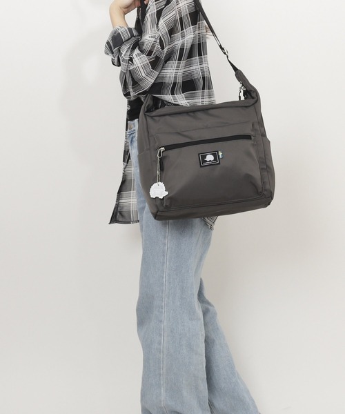 SCANDINAVIAN FOREST(スカンジナビアン・フォレスト)の「SCANDINAVIAN FOREST ビッグショルダーバッグ(ショルダーバッグ・レディース・チャコール/ダークネイビー/グリーン系その他/ブラック/ピンク・FREE)」の3枚目の写真