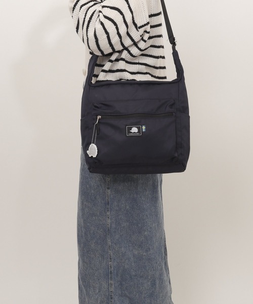 SCANDINAVIAN FOREST(スカンジナビアン・フォレスト)の「SCANDINAVIAN FOREST ビッグショルダーバッグ(ショルダーバッグ・レディース・チャコール/ダークネイビー/グリーン系その他/ブラック/ピンク・FREE)」の4枚目の写真