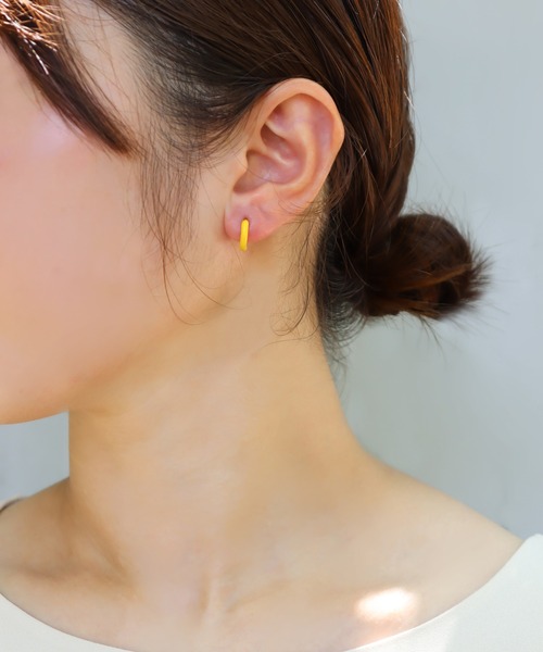 ieLS(イエルズ)の「金属アレルギー対応「ieLS」ステンレス バイカラーエナメルフープ(ピアス(両耳用)・レディース・オレンジ/ブラック/ホワイト/グリーン/ライトブルー/レッド/イエロー/パープル/ピンク・ONE SIZE)」の7枚目の写真