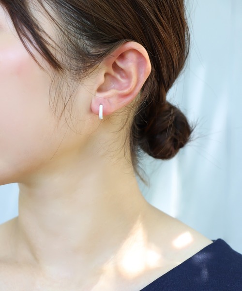 ieLS(イエルズ)の「金属アレルギー対応「ieLS」ステンレス バイカラーエナメルフープ(ピアス(両耳用)・レディース・オレンジ/ブラック/ホワイト/グリーン/ライトブルー/レッド/イエロー/パープル/ピンク・ONE SIZE)」の13枚目の写真