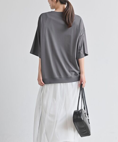 rps(アールピーエス)の「接触冷感オーバーサイズカットプルオーバー(Tシャツ/カットソー・レディース・ブラック/ライトベージュ/カーキ/グリーン系その他/チャコールグレー/アイボリー・フリー)」の17枚目の写真