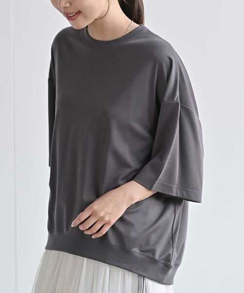rps(アールピーエス)の「接触冷感オーバーサイズカットプルオーバー(Tシャツ/カットソー・レディース・ブラック/ライトベージュ/カーキ/グリーン系その他/チャコールグレー/アイボリー・フリー)」の20枚目の写真