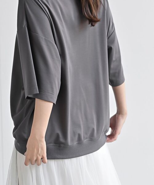 rps(アールピーエス)の「接触冷感オーバーサイズカットプルオーバー(Tシャツ/カットソー・レディース・ブラック/ライトベージュ/カーキ/グリーン系その他/チャコールグレー/アイボリー・フリー)」の21枚目の写真