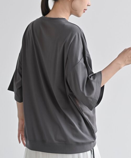 rps(アールピーエス)の「接触冷感オーバーサイズカットプルオーバー(Tシャツ/カットソー・レディース・ブラック/ライトベージュ/カーキ/グリーン系その他/チャコールグレー/アイボリー・フリー)」の22枚目の写真
