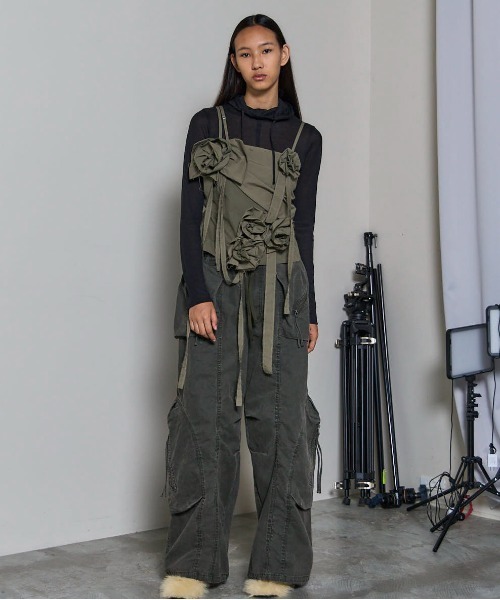 MAISON SPECIAL（メゾンスペシャル）の「Motif Ribbon Bustier/モチーフリボンビスチェ（シャツ/ブラウス・レディース・カーキ/ブラック・FREE）」の4枚目の写真