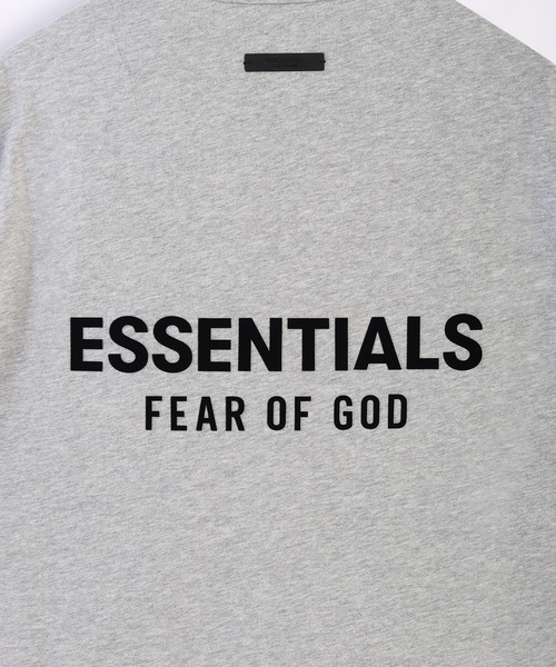 FOG ESSENTIALS(エフオージーエッセンシャルズ)の「Fear of God Essentials フィアオブゴッド エッセンシャルズ バックロゴ 半袖Tシャツ(Tシャツ/カットソー・メンズ・ブラック/グレー・XS/S/M/L)」の4枚目の写真
