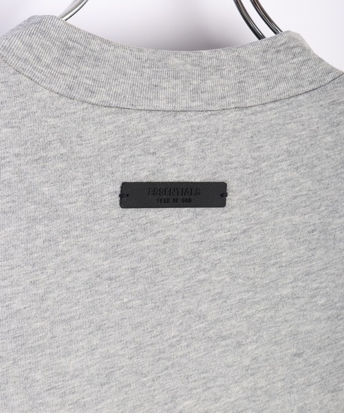 FOG ESSENTIALS(エフオージーエッセンシャルズ)の「Fear of God Essentials フィアオブゴッド エッセンシャルズ バックロゴ 半袖Tシャツ(Tシャツ/カットソー・メンズ・ブラック/グレー・XS/S/M/L)」の17枚目の写真