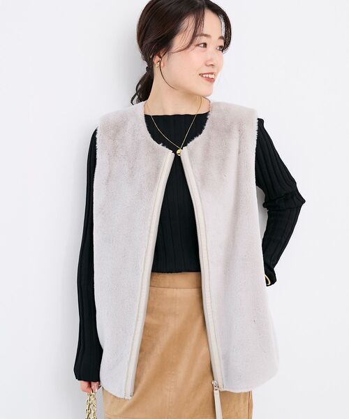 le.coeur blanc（ルクールブラン）の「フェイクファームートンベスト（その他アウター・レディース・グレイッシュベージュ/モカ・38）」の2枚目の写真